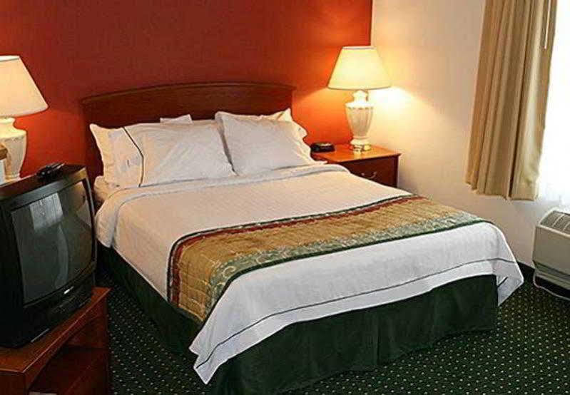 ทาวน์เพลซ สวีท ซอลท์เลคซีตี้ เลย์ตัน Hotel ภายนอก รูปภาพ